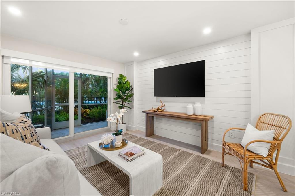 1300 Gulf Shore BLVD N # 109, NAPLES Unit: 109