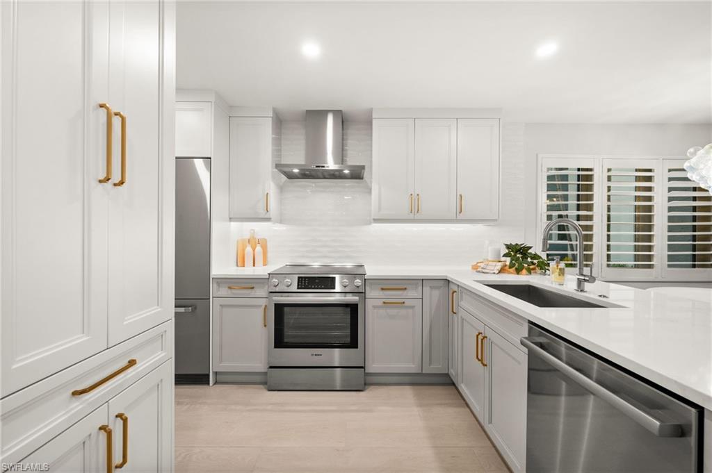 1300 Gulf Shore BLVD N # 109, NAPLES Unit: 109