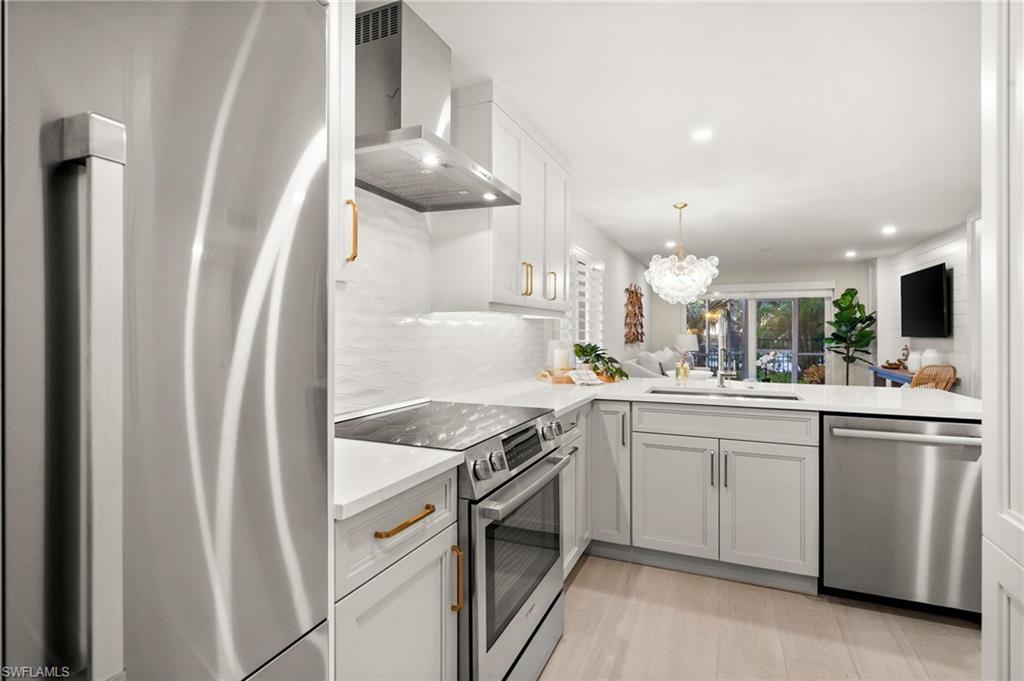 1300 Gulf Shore BLVD N # 109, NAPLES Unit: 109