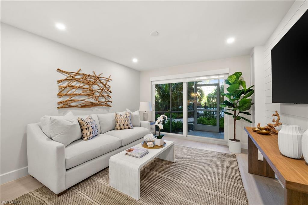 1300 Gulf Shore BLVD N # 109, NAPLES Unit: 109