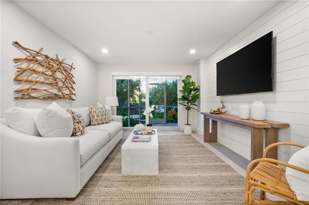 1300 Gulf Shore BLVD N # 109, NAPLES Unit: 109