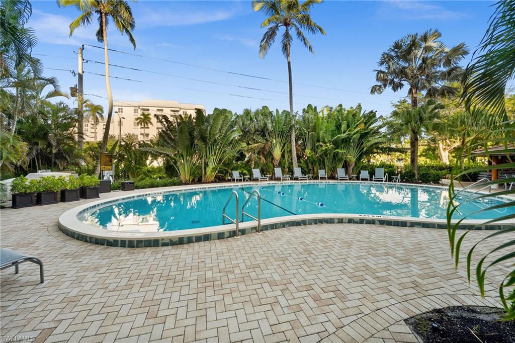 1300 Gulf Shore BLVD N # 109, NAPLES Unit: 109