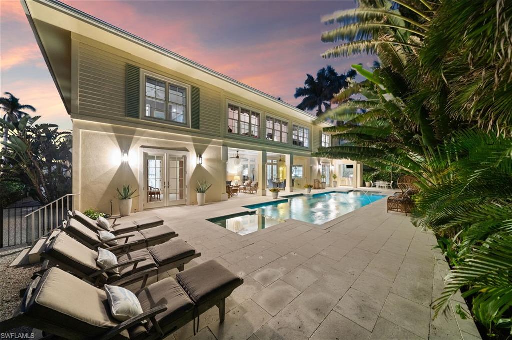 390 Windward WAY