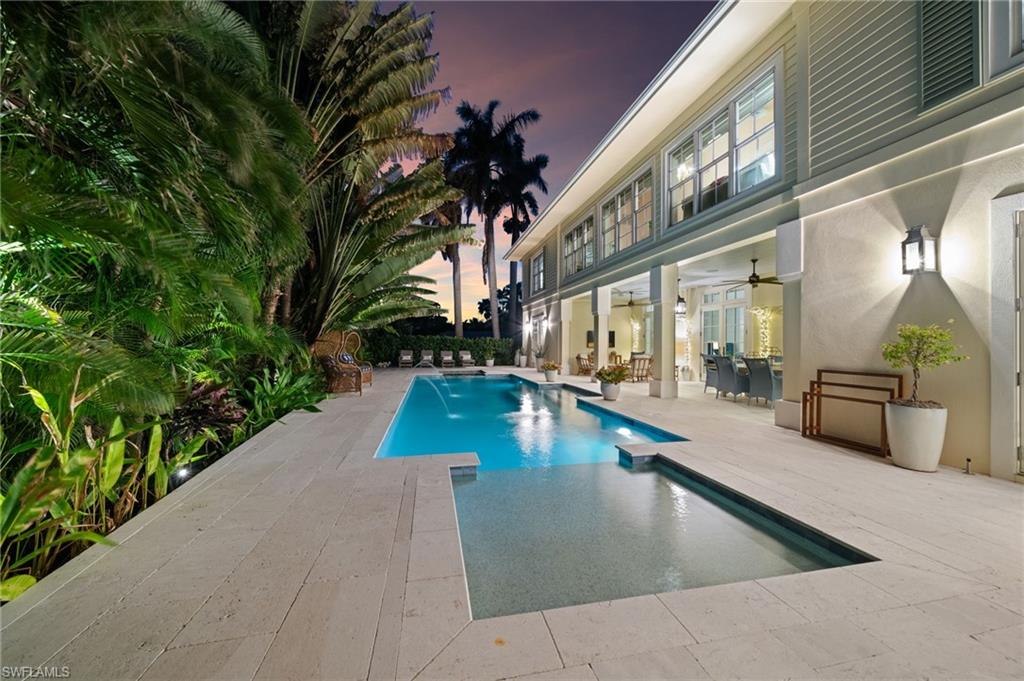 390 Windward WAY