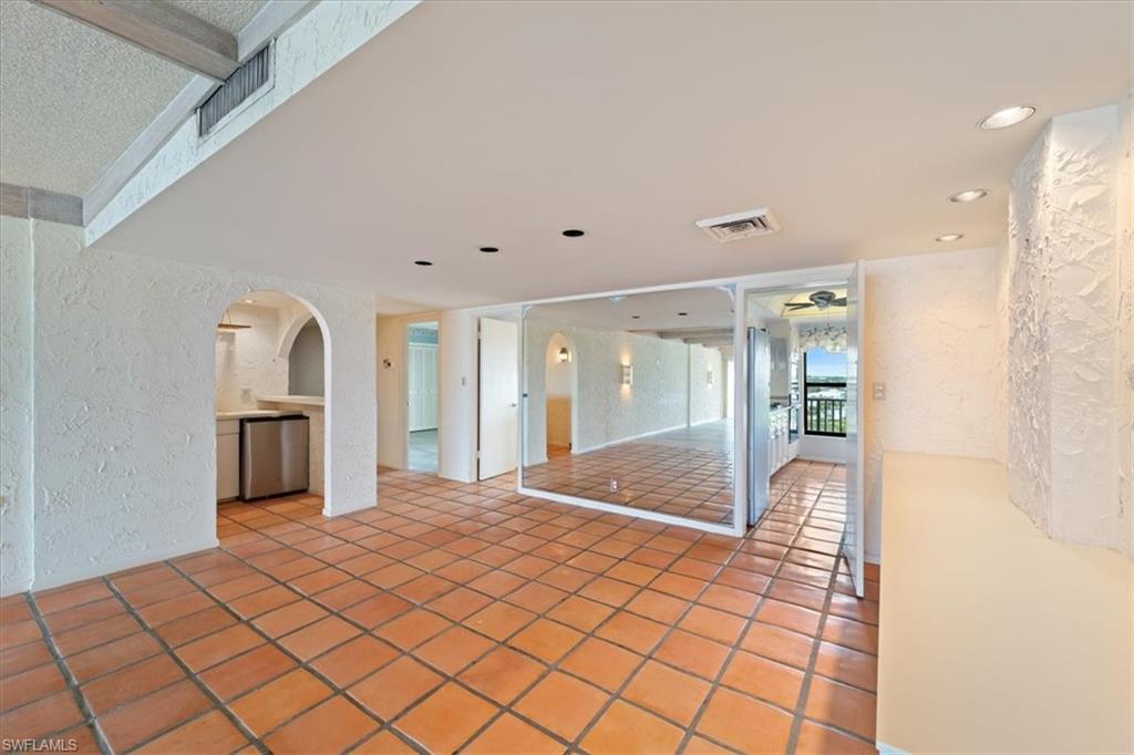 2171 Gulf Shore BLVD N # 701