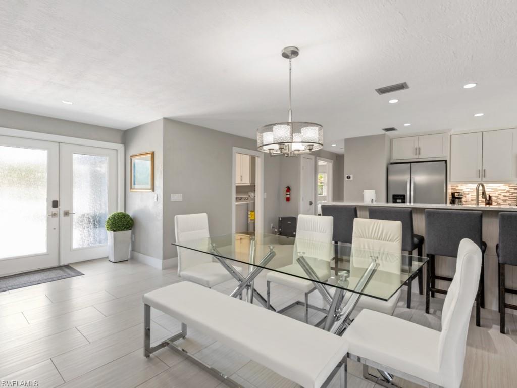 291 W Flamingo CIR