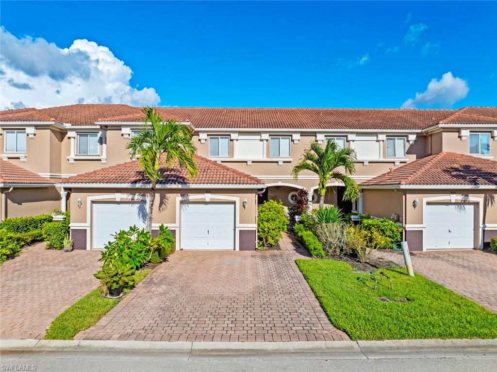 9838 Roundstone CIR