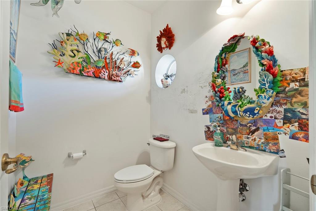 9838 Roundstone CIR