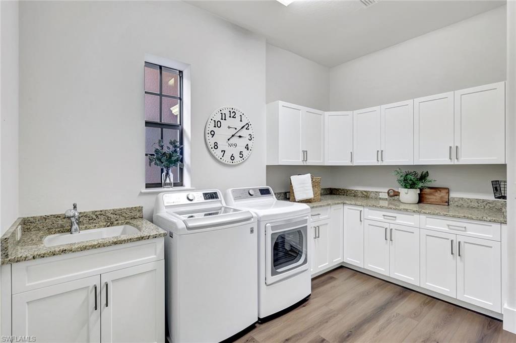 5717 Hammock Isles DR