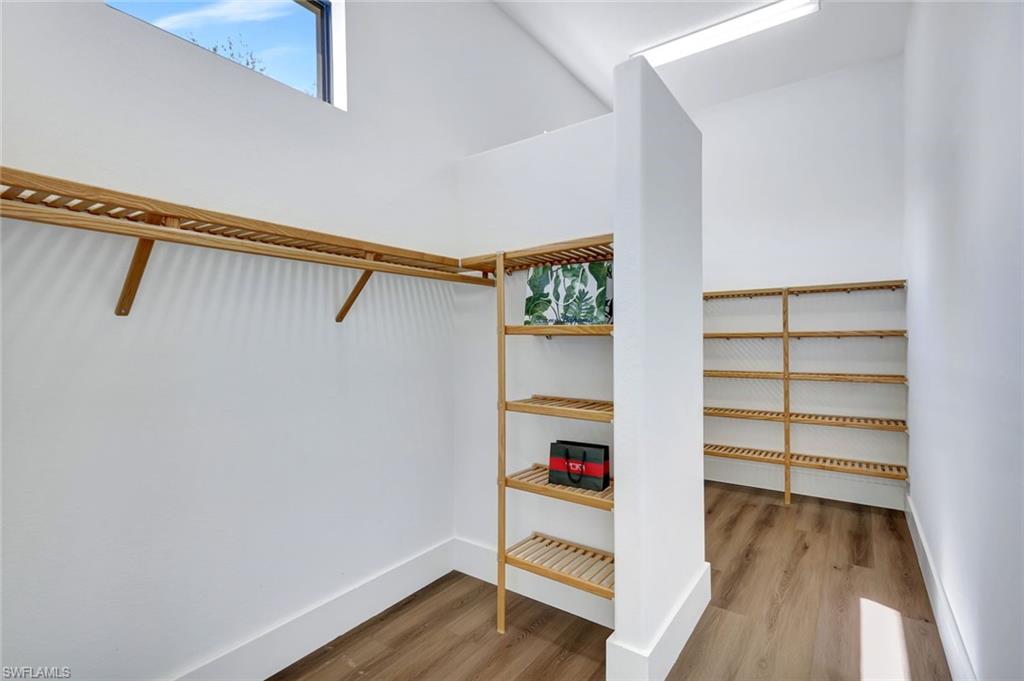 5717 Hammock Isles DR