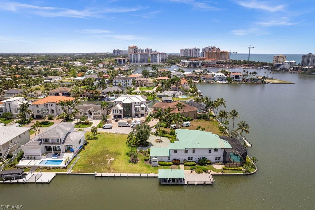 371 Bayside AVE