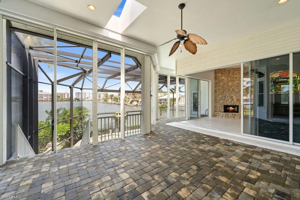 371 Bayside AVE