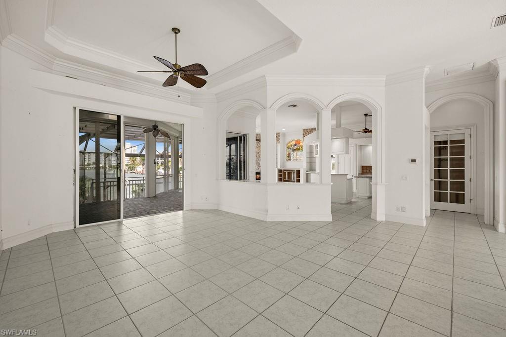 371 Bayside AVE