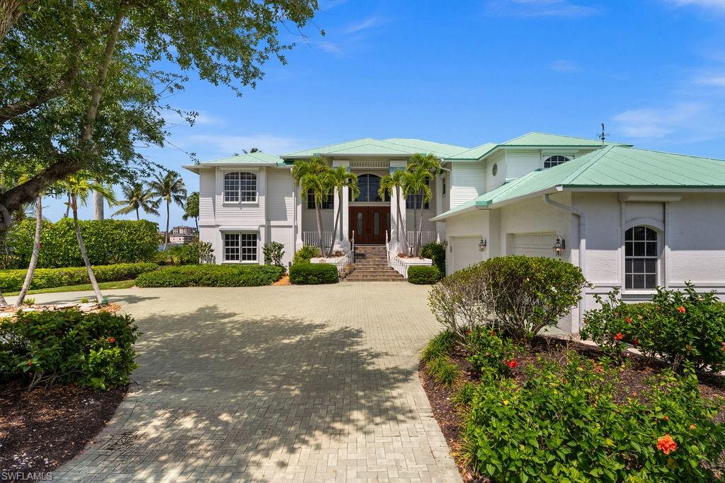 371 Bayside AVE