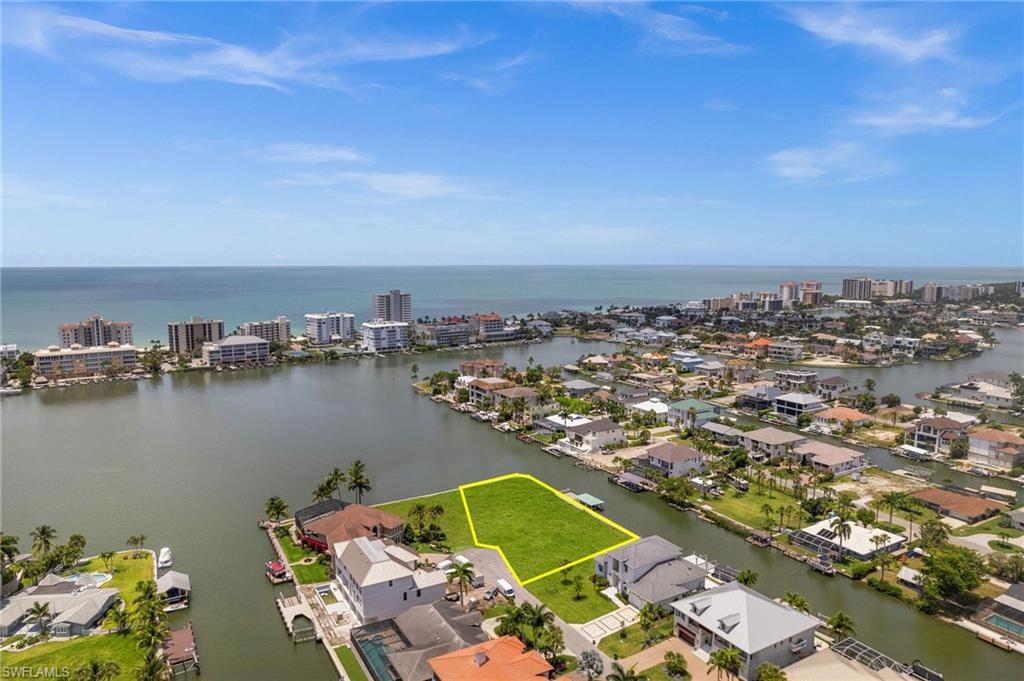371 Bayside AVE
