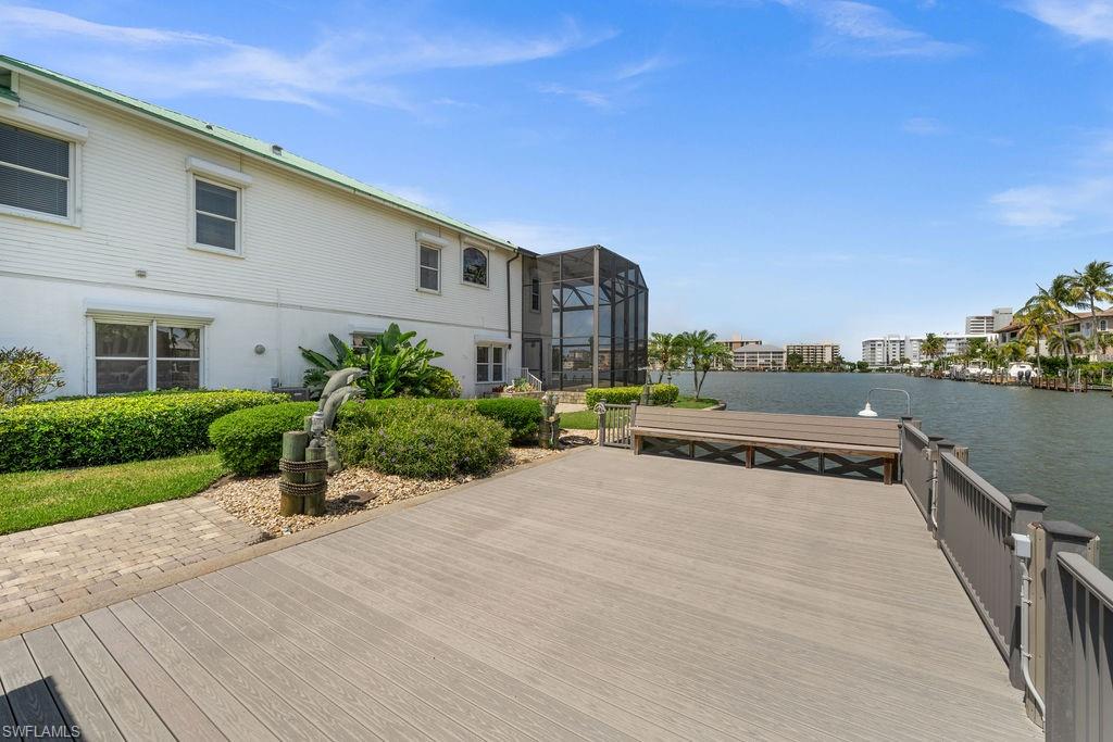 371 Bayside AVE