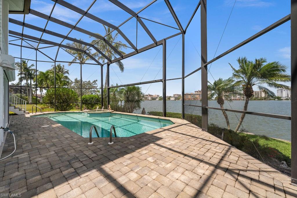 371 Bayside AVE