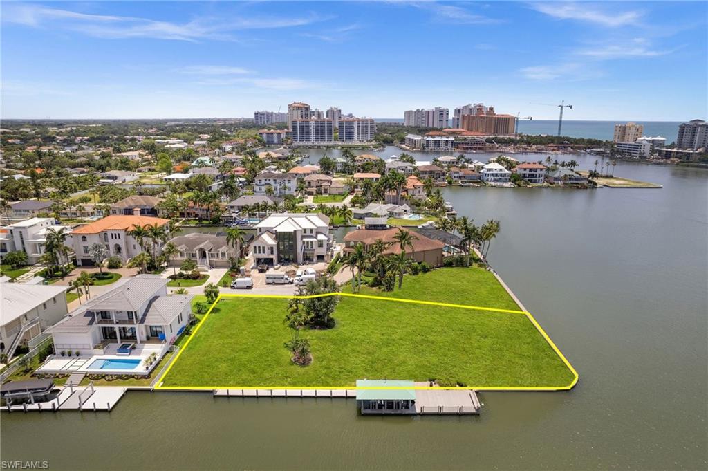 371 Bayside AVE