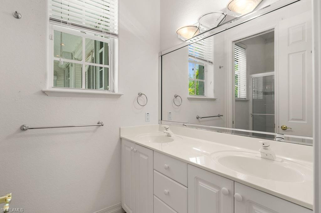 371 Bayside AVE