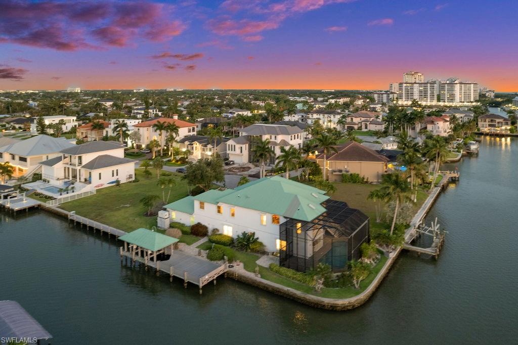 371 Bayside AVE