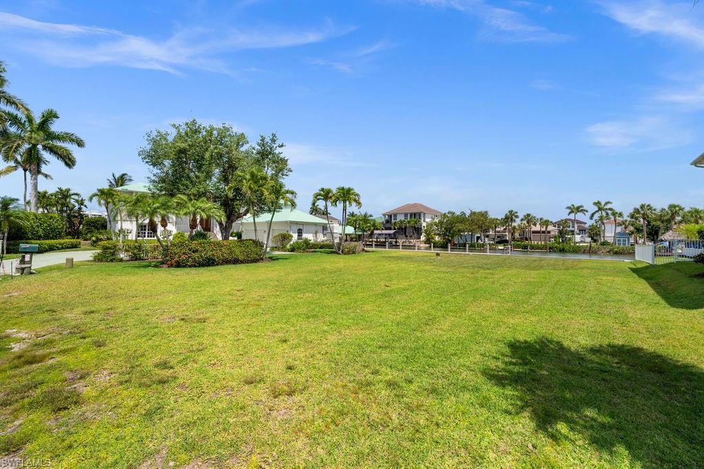 371 Bayside AVE