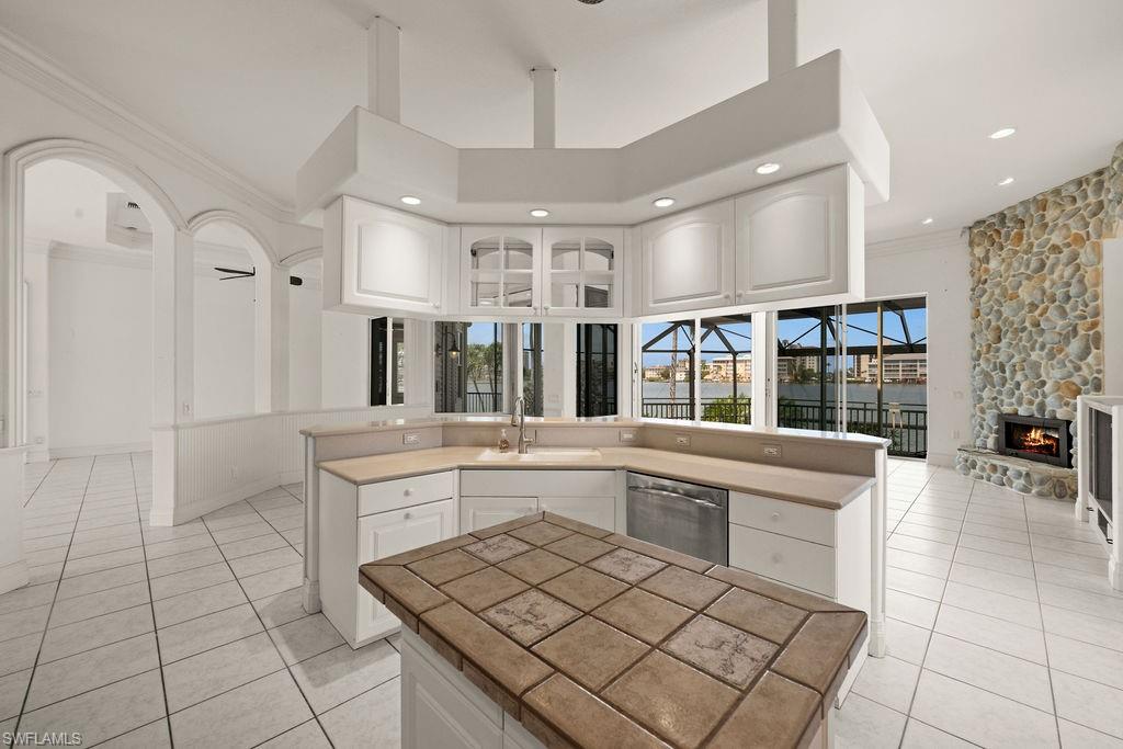 371 Bayside AVE