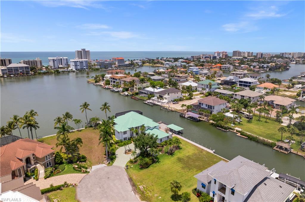 371 Bayside AVE