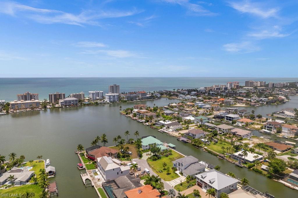 371 Bayside AVE