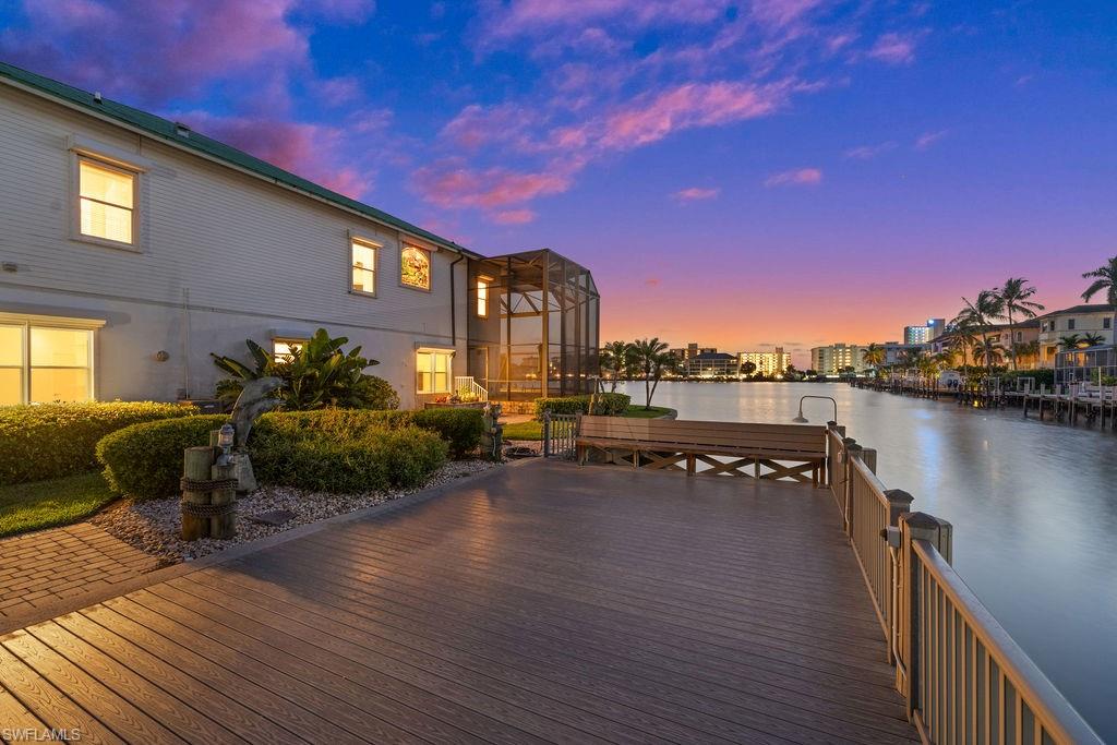 371 Bayside AVE