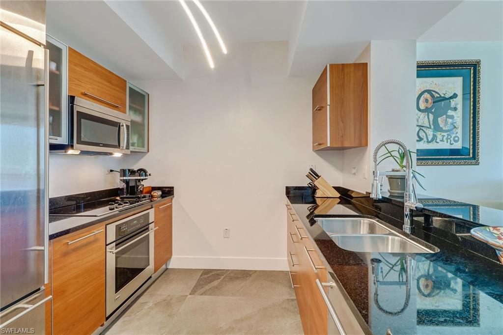 3000 Oasis Grand BLVD # 606