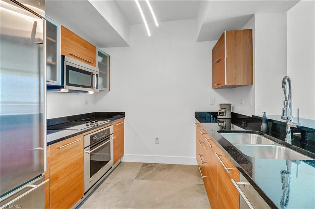 3000 Oasis Grand BLVD # 606