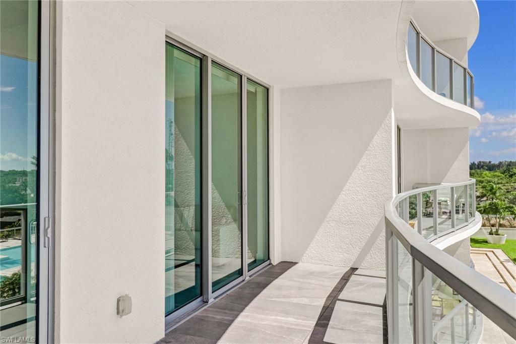 3000 Oasis Grand BLVD # 606