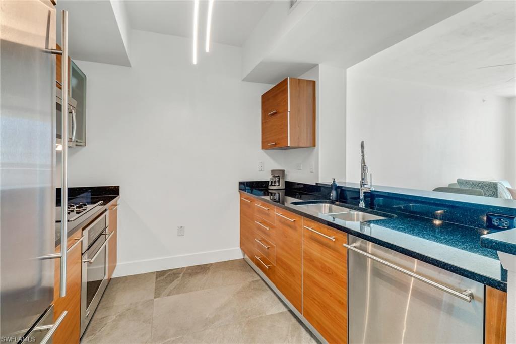 3000 Oasis Grand BLVD # 606