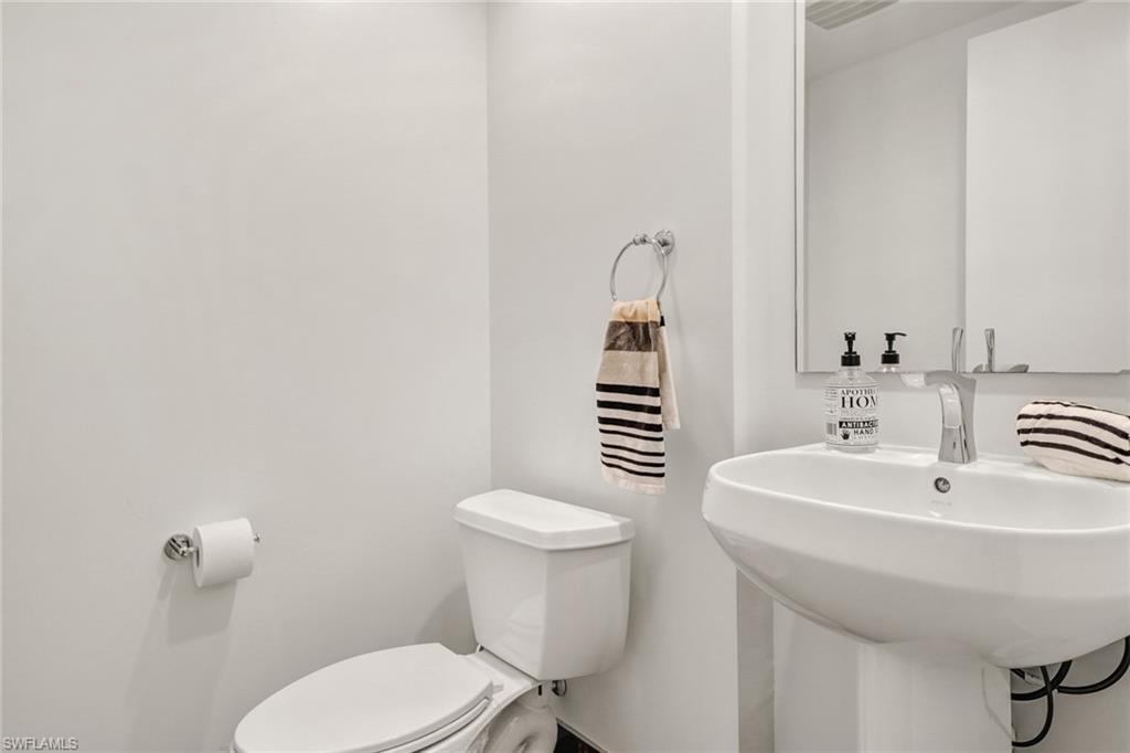 3000 Oasis Grand BLVD # 606