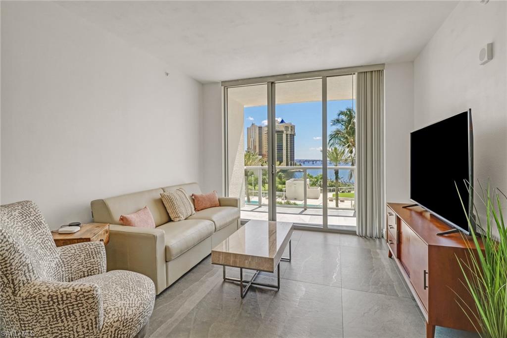 3000 Oasis Grand BLVD # 606