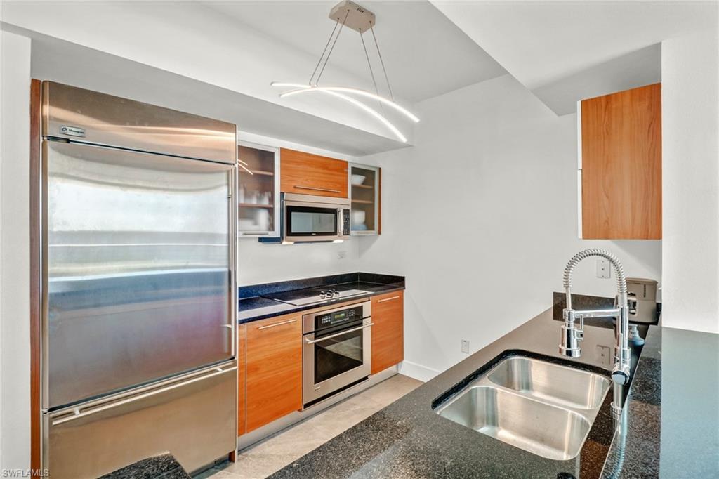 3000 Oasis Grand BLVD # 606