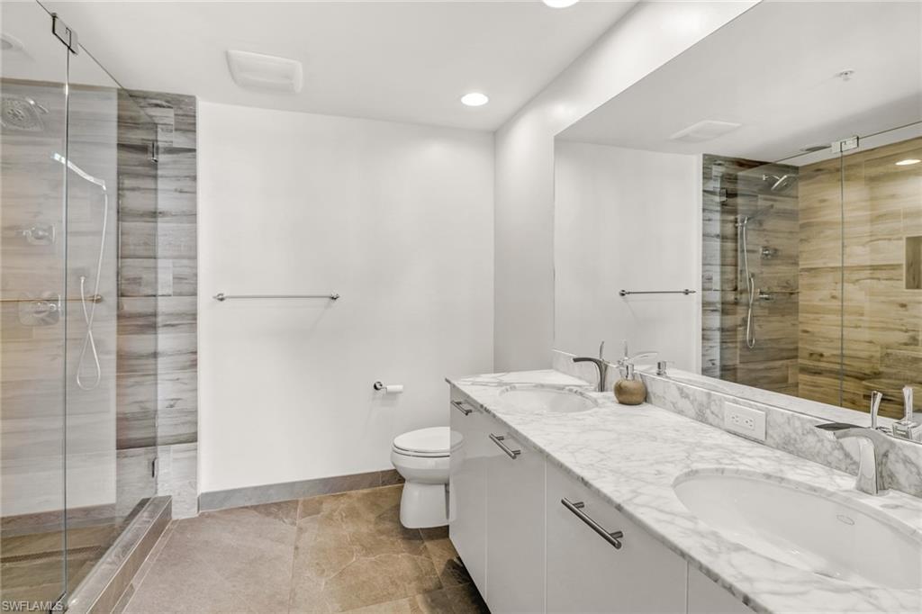 3000 Oasis Grand BLVD # 606