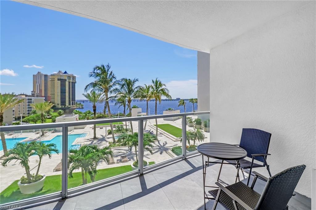 3000 Oasis Grand BLVD # 606