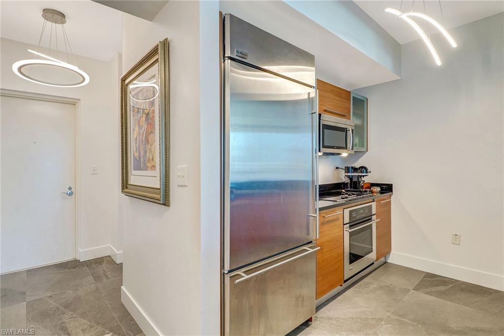 3000 Oasis Grand BLVD # 606