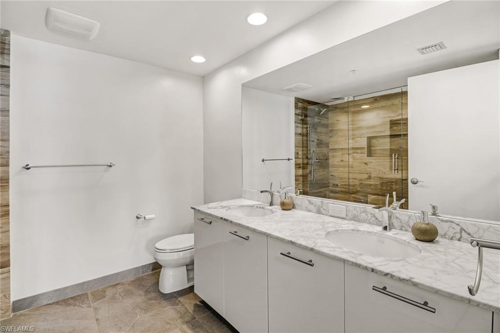 3000 Oasis Grand BLVD # 606