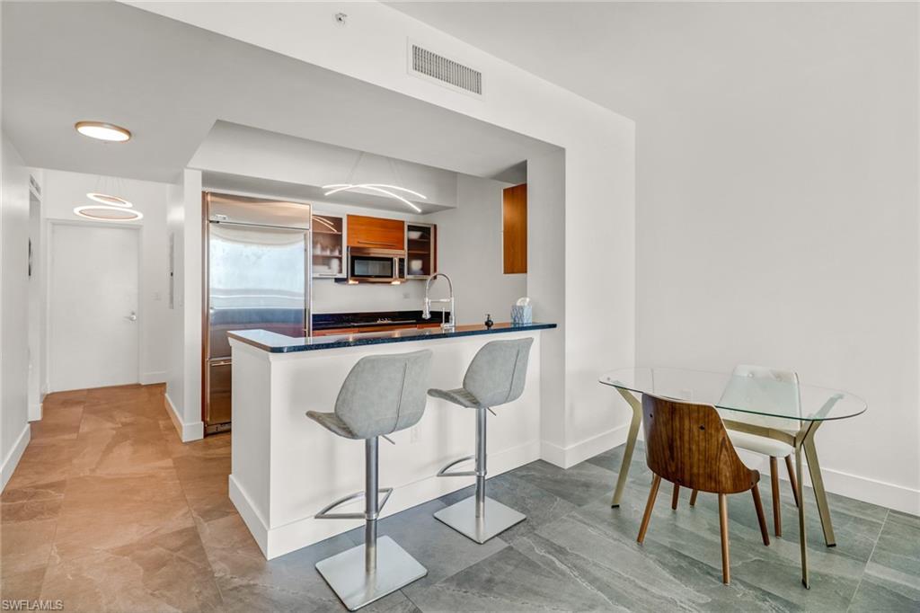 3000 Oasis Grand BLVD # 606