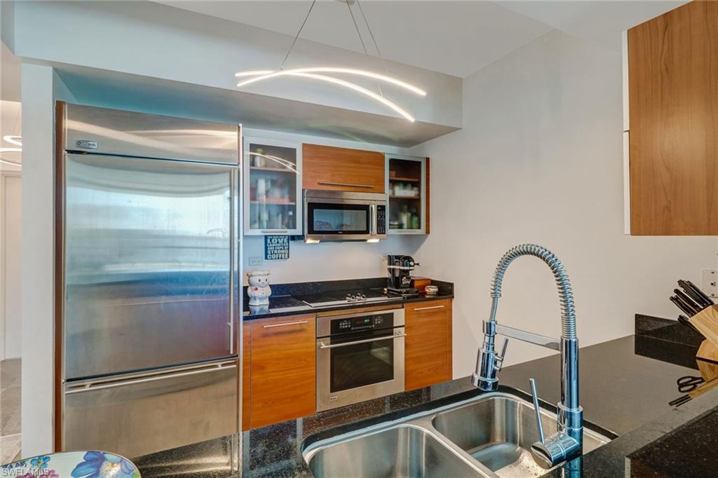 3000 Oasis Grand BLVD # 606