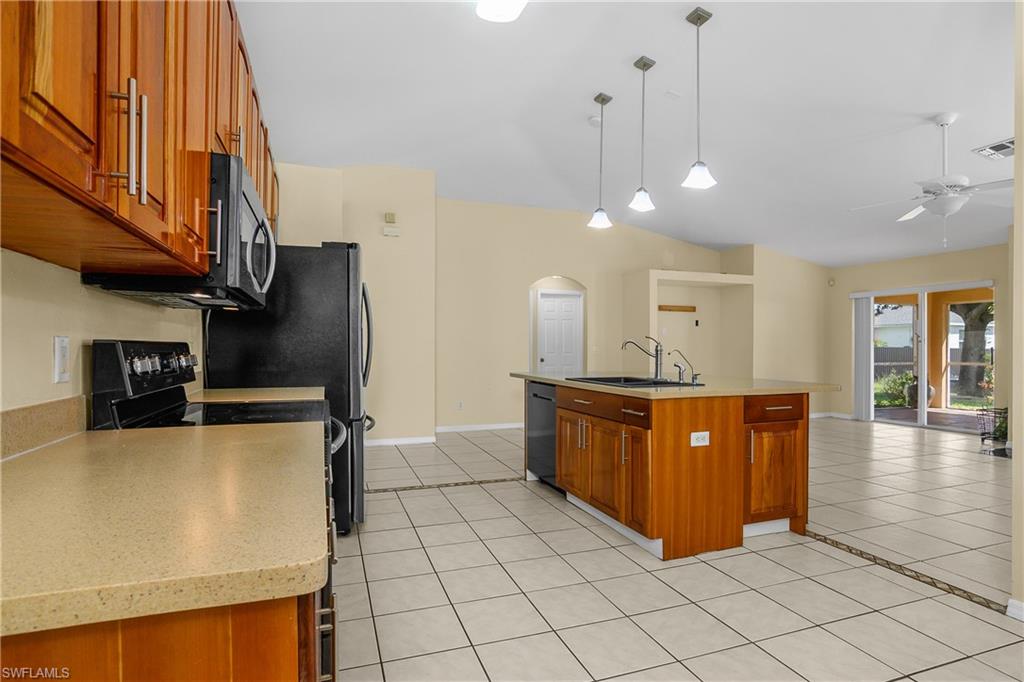 2905 NE 1st PL