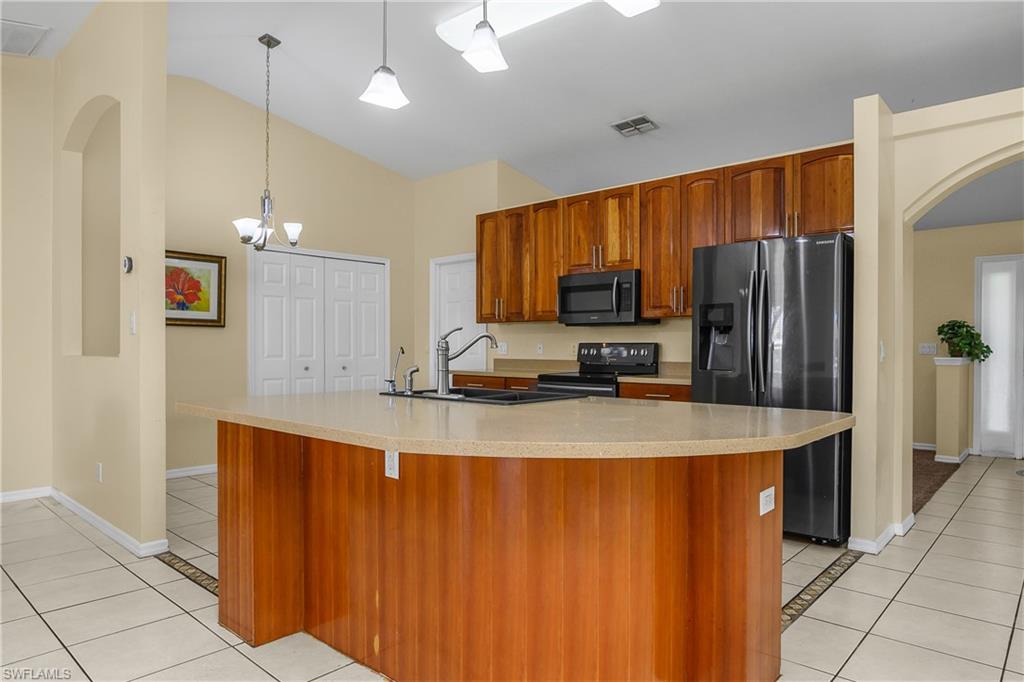 2905 NE 1st PL