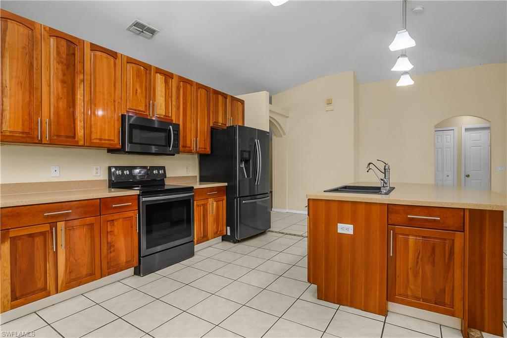 2905 NE 1st PL