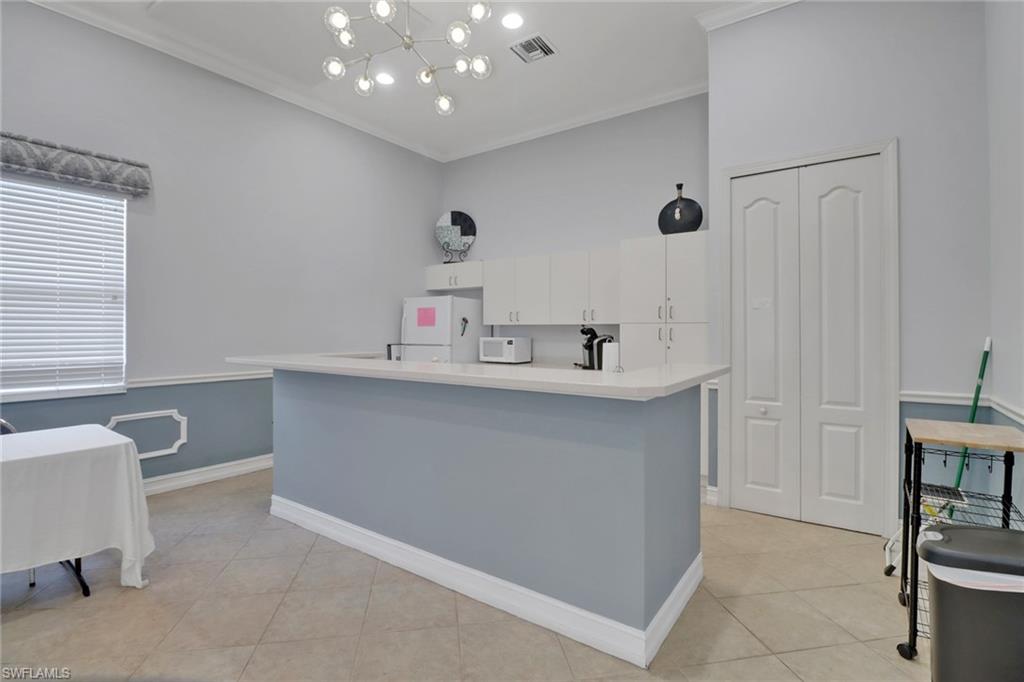 7823 Regal Heron CIR # 105, NAPLES Unit: 105