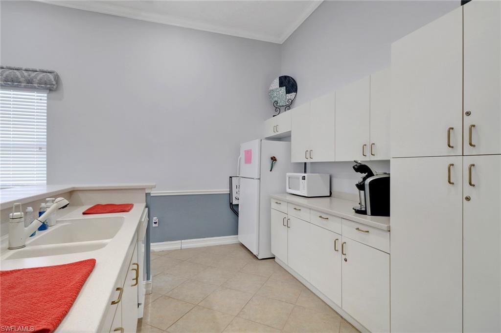 7823 Regal Heron CIR # 105, NAPLES Unit: 105