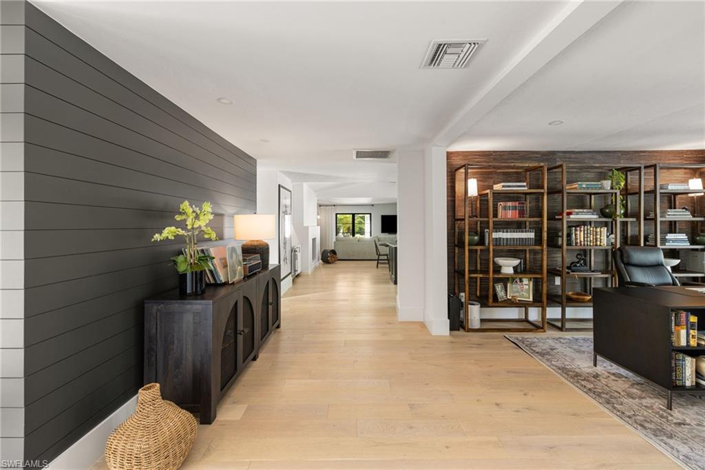 6818 Trail BLVD, NAPLES