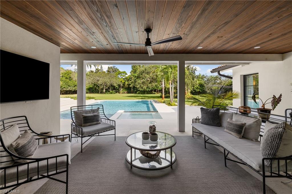 6818 Trail BLVD, NAPLES