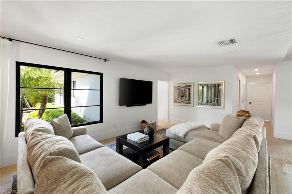 6818 Trail BLVD, NAPLES